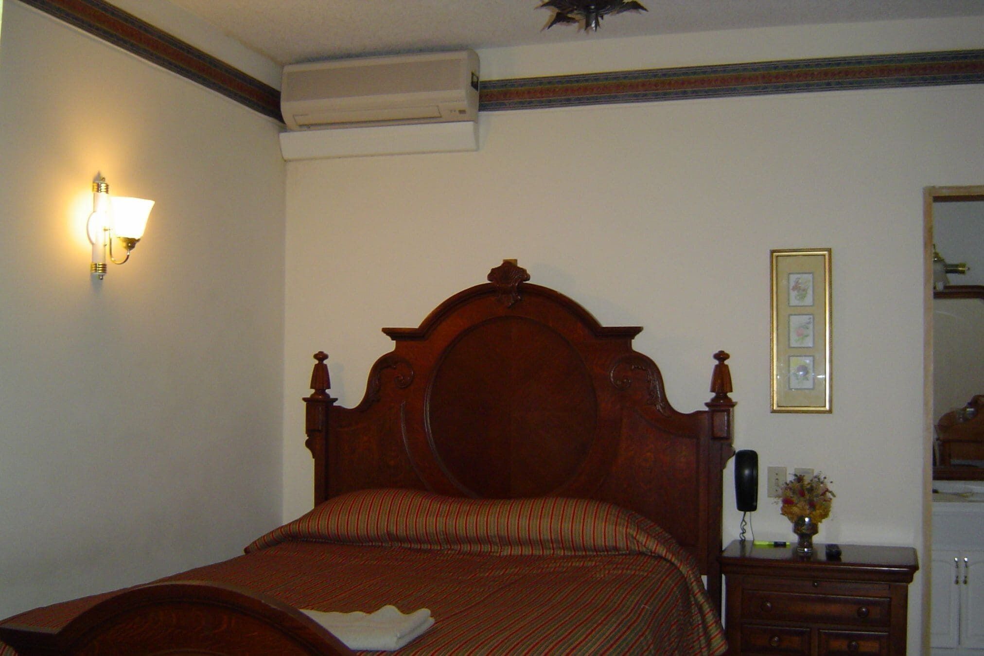 Cofres nos quartos, escrivaninha, Wi-Fi de cortesia, roupa de cama