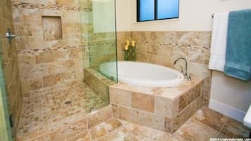 Deluxe House, Multiple Bedrooms, Kitchen, Mountain View | Jetted tub