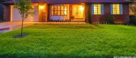 Façade de l’hébergement - soirée/nuit