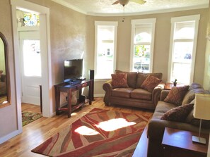 디럭스 하우스, 침실 3개, 주방 | 거실 | 평면 TV