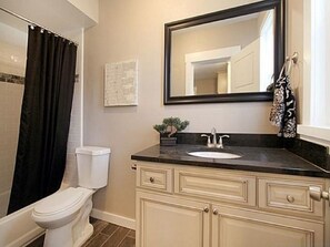 디럭스 하우스, 침실 3개, 주방 | 욕실 | 샤워기/욕조 결합, 헤어드라이어, 타월, 비누