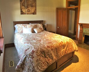 3 bedrooms, premium bedding, desk, iron/ironing board - Cottage in Capitol Heights District (Salt Lake City)