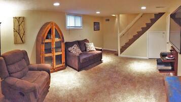 Deluxe House, 5 Bedrooms, Hot Tub, Mountain View | Living area | Flat-screen TV, fireplace