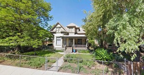 Bagian depan properti