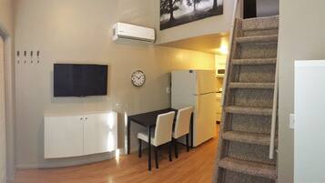 Standard Loft, Kitchen | Private kitchen | Fridge, microwave, coffee/tea maker