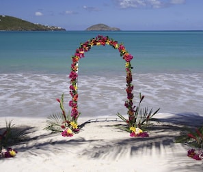 Outdoor wedding area - Naqalia Lodge (Wayasewa Island)