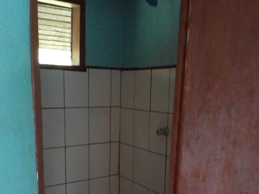 Dormitorio compartido básico, dormitorio mixto, vistas al mar | Baño | Ducha, toallas, jabón y champú