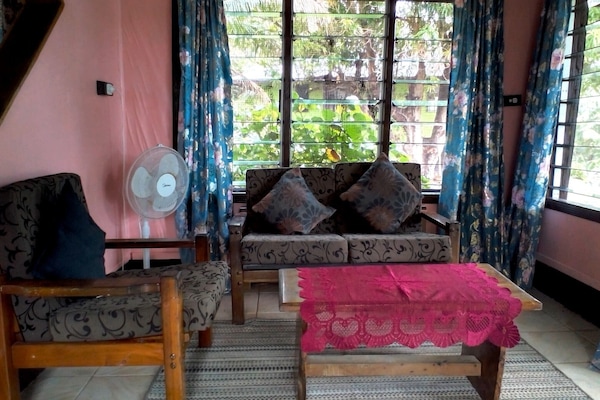 Basic Bungalov, Balkon, Okyanus Manzaralı | Oturma alanı