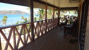 A wooden deck with a view of the beach and ocean. - Naqalia Lodge (Wayasewa Island)