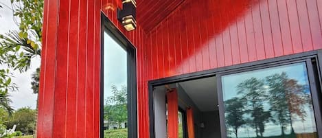 Balcony River View | Rideaux occultants, Wi-Fi gratuit