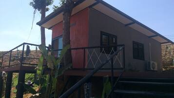 Habitació familiar | Bany | Dutxa, articles de tocador gratuïts, sabatilles i tovalloles