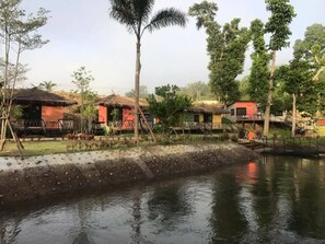 Property grounds - The Raft Land (Thong Pha Phum)