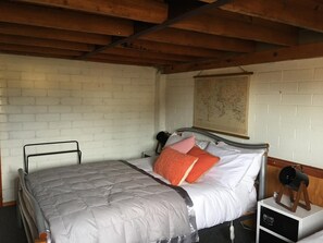 Iron/ironing board, free WiFi - The Workshops Clyde Accommodation (Clyde)