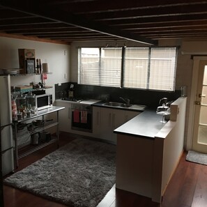 爐台、鍋具/餐盤/廚房用品