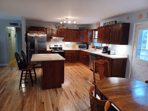 Brevard / Dupont State Forest / Vesiputoukset / Fred W Symmes (Pretty Place) -kappeli 