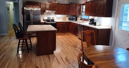 Brevard / Dupont State Forest / Vesiputoukset / Fred W Symmes (Pretty Place) -kappeli