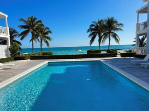 Outdoor pool - Absolute Beachfront! White Sand! Turquoise Water -103 (Nassau)