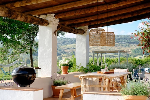 Kaunis, ylellinen villa ja yksityiset uima-altaanäkymät, orgaaninen oliivipuiden RONDA 5 km