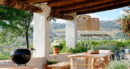 Kaunis, ylellinen villa ja yksityiset uima-altaanäkymät, orgaaninen oliivipuiden RONDA 5 km