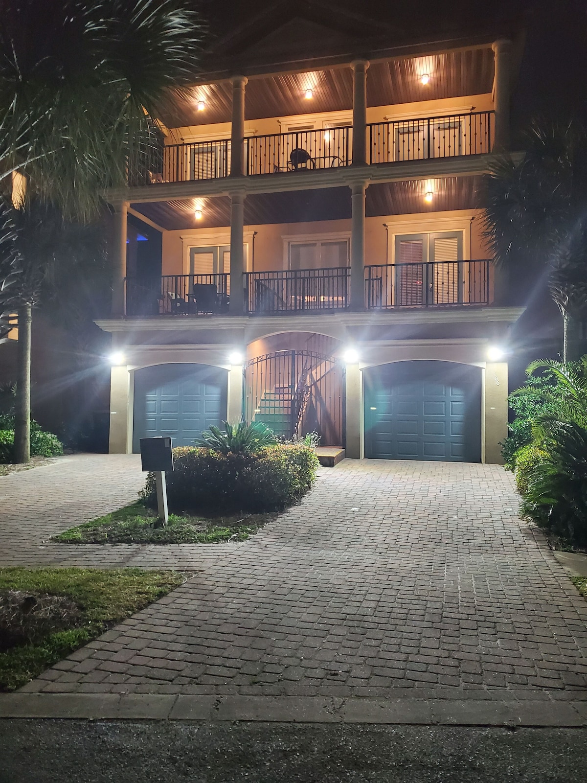 Photo 4 of SPACIOUS PROPERTY 455 FEET WALK TO BEACH -PRVT POOL/FISHING/PETS/COMMUNITY POOL