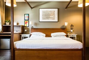 Family Suite | In-room safe, desk, iron/ironing board, free WiFi - Homeaway Townhouse 1934 (George Town)