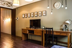 ห้องแฟมิลี่สวีท | ตู้นิรภัยในห้องพัก, โต๊ะทำงาน, เตารีด/โต๊ะรีดผ้า, Wi-Fi ฟรี