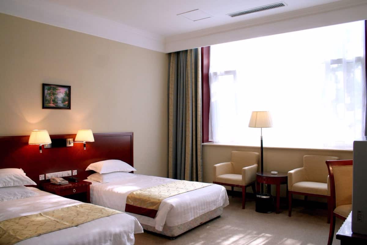 Deluxe Twin Room | In-room safe, desk, blackout drapes, iron/ironing board (on request)