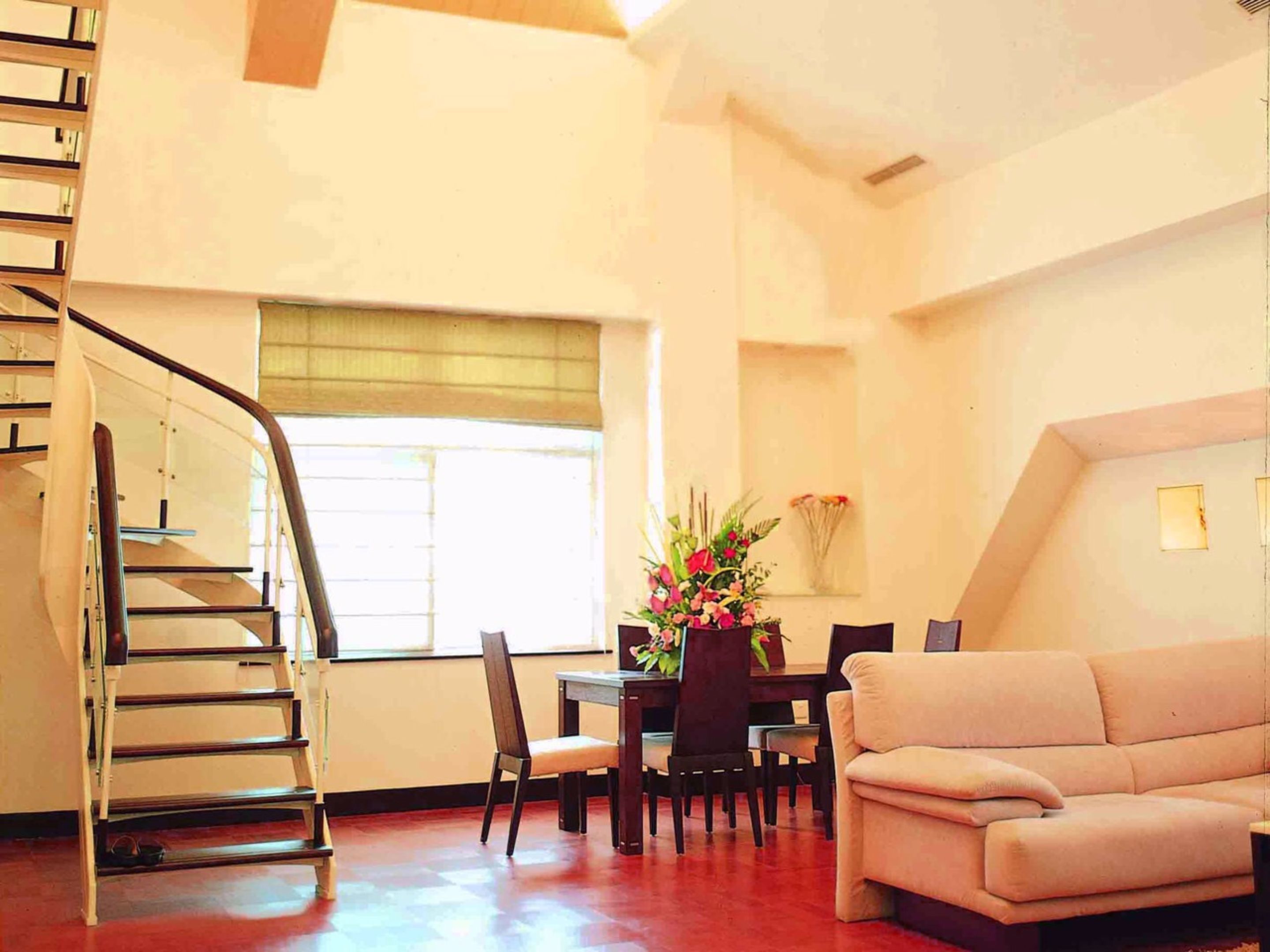 Deluxe Suite | In-room safe, desk, blackout curtains, iron/ironing board