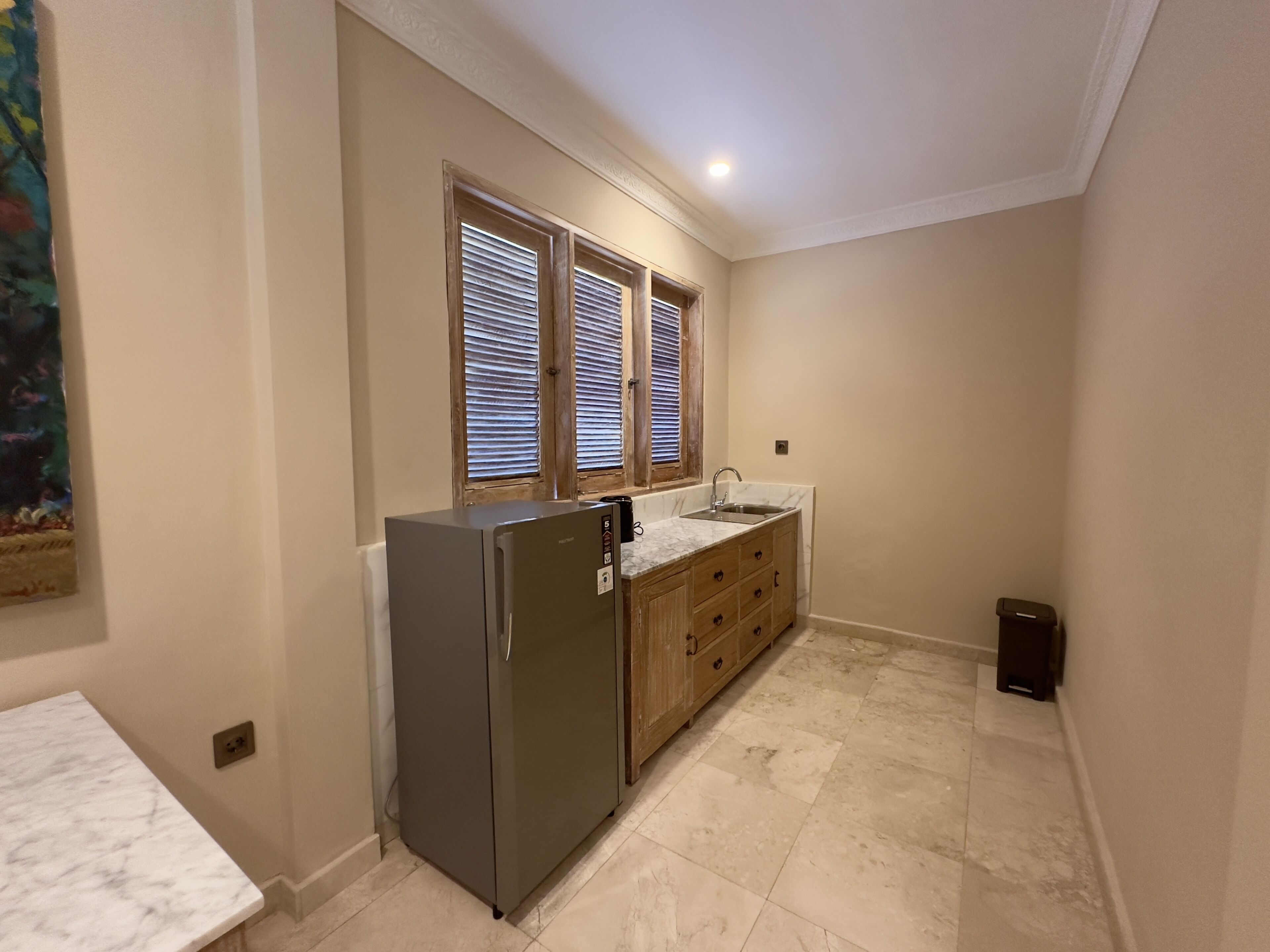 deluxe studio | private kitchen | high chair