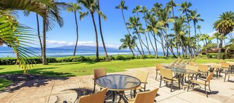 Paradise in Puamana just steps to the Pacific Ocean 4 king beds