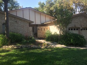 Exterior - Family and Pet friendly  (San Antonio)