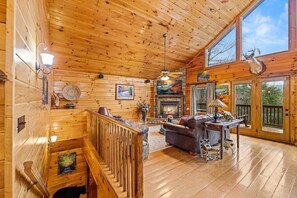 Een smart-tv, een open haard, videogames en een dvd-speler