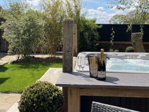 مغطس سبا خارجي