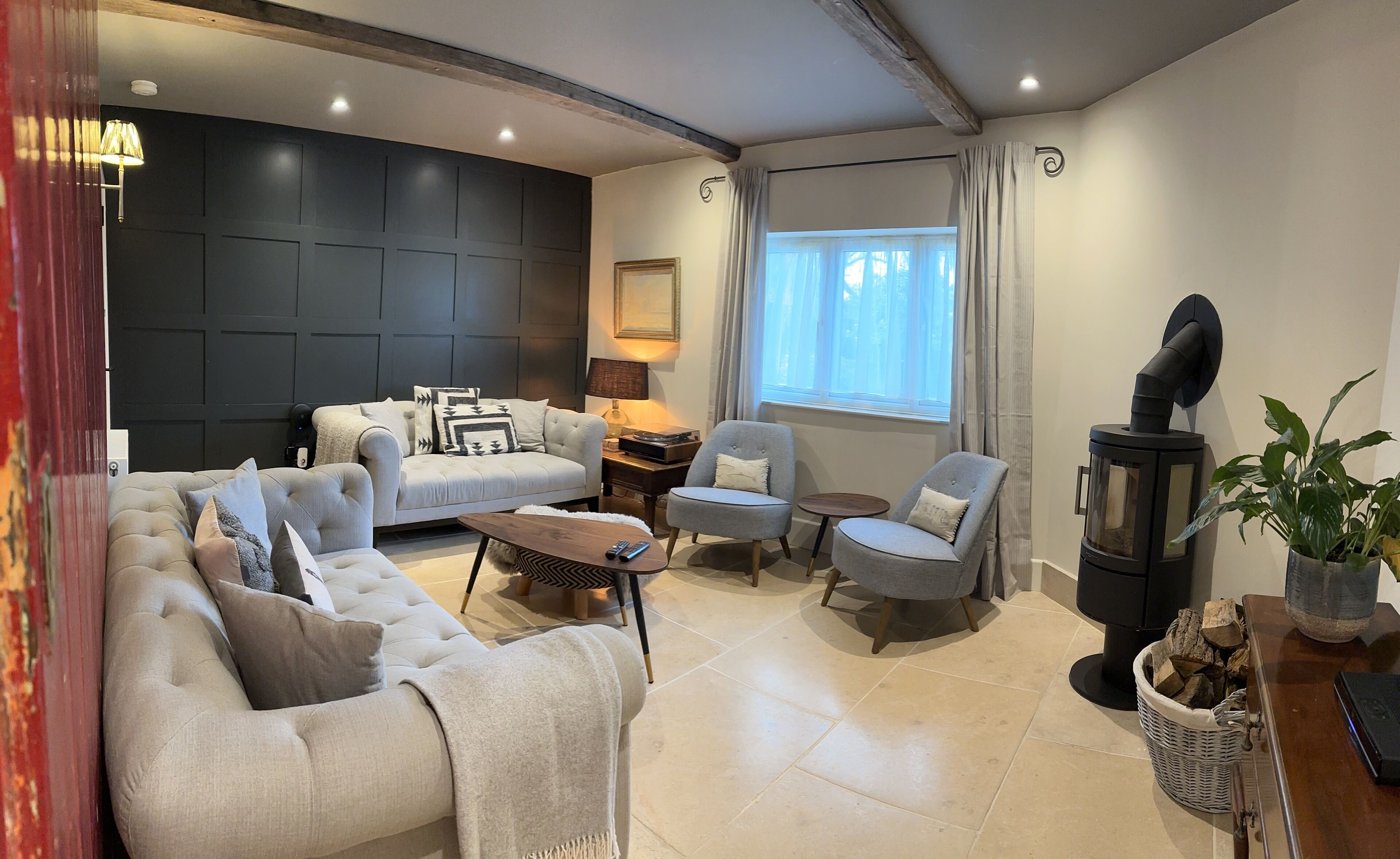 Smart TV, fireplace, books, stereo