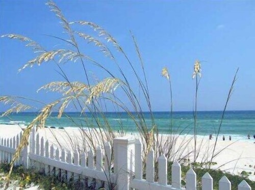 1st Floor Cottage in Gated Resort! Walk to Beach, Pools, Tennis, Pickleball