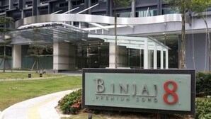 A modern building with a sign reading "BINJA 8 PREMIUM SCHOOLS". - WTE Binjai 8 Suites (Kuala Lumpur)
