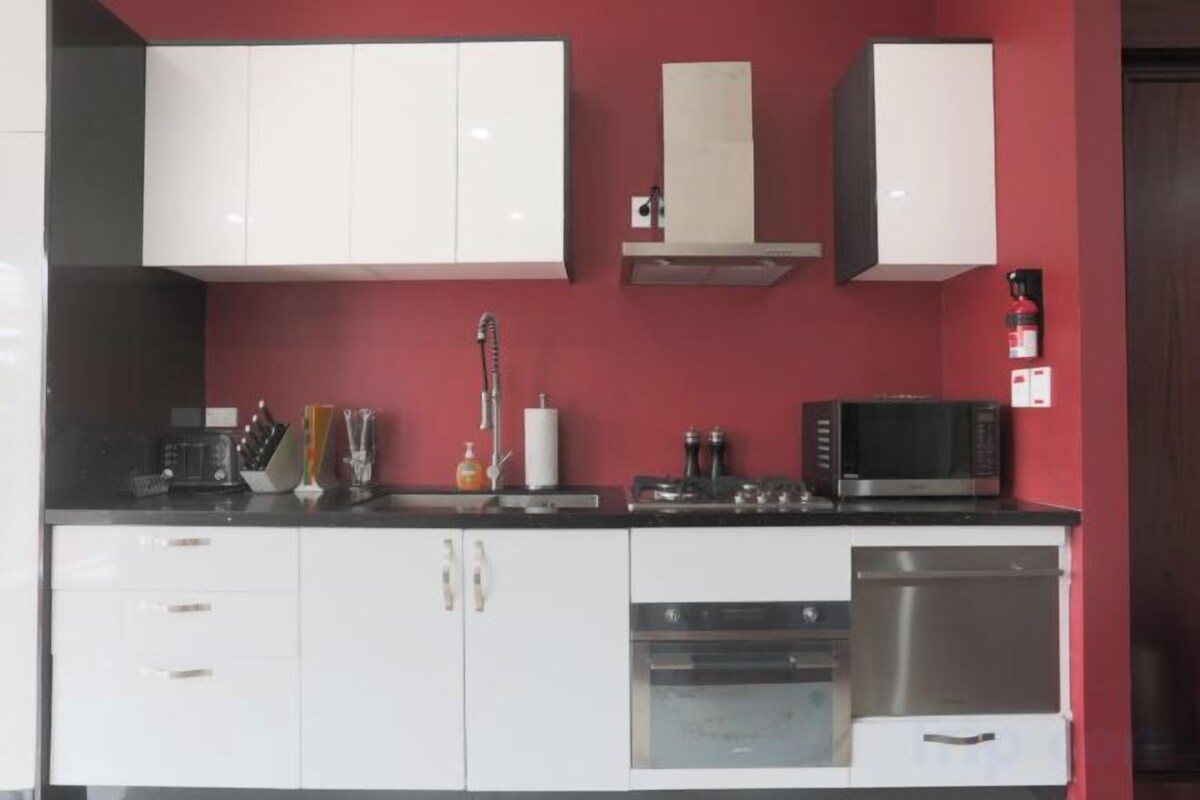 Private kitchen | Espresso maker, coffee/tea maker, full-size fridge, microwave