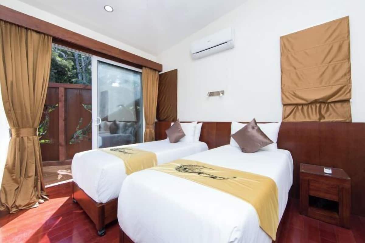 Premium bedding, memory-foam beds, in-room safe, desk