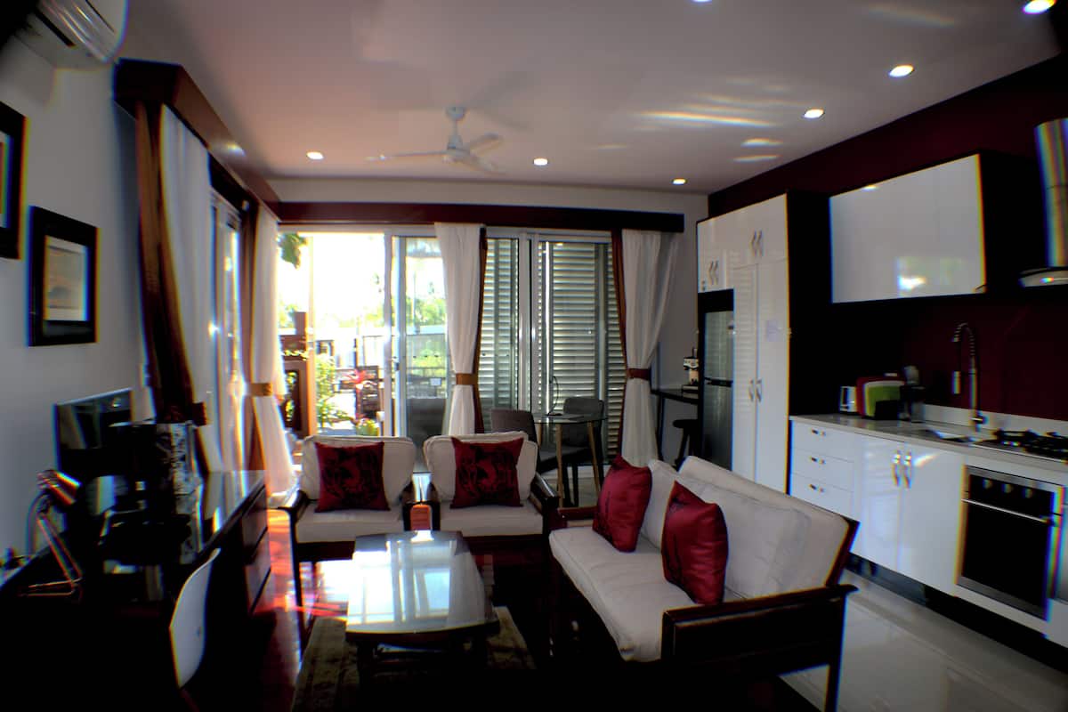 Phòng, 1 phòng ngủ (Villa) | Khu phòng khách | TV màn hình phẳng 36-inch có truyền hình kỹ thuật số, TV, đầu đĩa DVD 