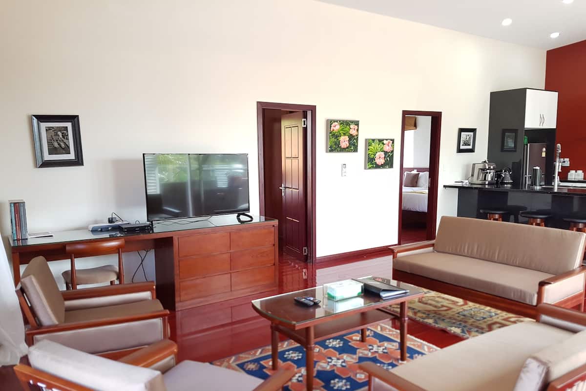Villa Premium, 2 chambres, cuisine, vue montagne | Salle de séjour | Télévision à écran plat de 36 pouces avec chaßnes numériques, télévision