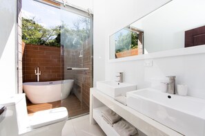 Premium bedding, memory-foam beds, in-room safe, individually decorated - Kia Orana Villas and Spa (Rarotonga)