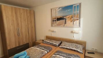 1 slaapkamer, een strijkplank/strijkijzer, reisbedje, gratis wifi