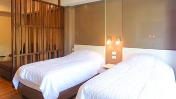 Twin Room | Desk, blackout drapes, rollaway beds, free WiFi