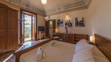 5 bedrooms, iron/ironing board, travel crib, free WiFi