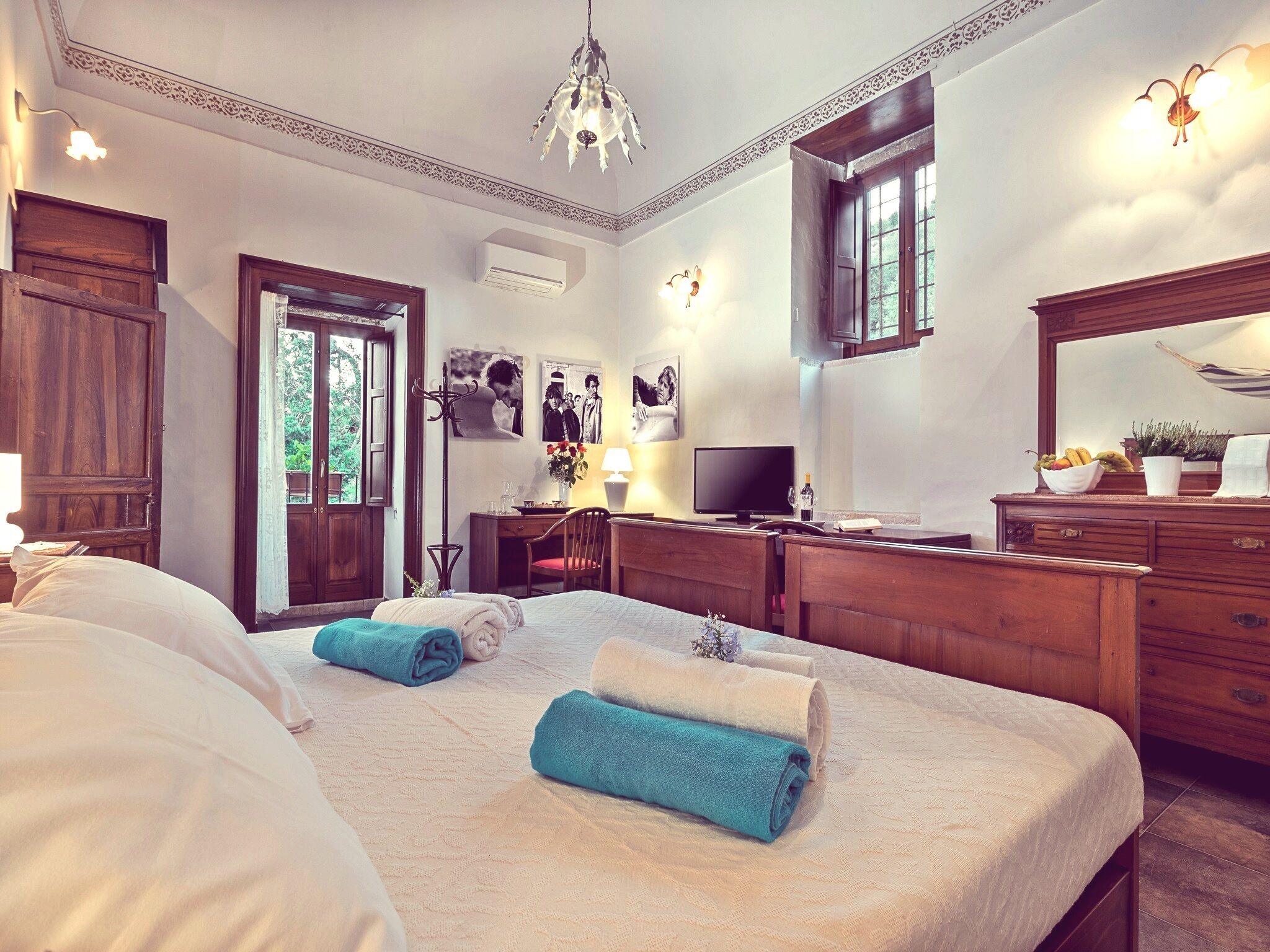 5 bedrooms, iron/ironing board, travel cot, free WiFi