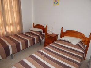 3 bedrooms, in-room safe, iron/ironing board, travel cot - Villa LazyDays with Private Heated Pool (Playa Blanca)