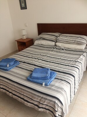 3 bedrooms, in-room safe, iron/ironing board, travel cot - Villa LazyDays with Private Heated Pool (Playa Blanca)