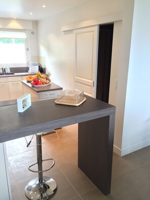 Fridge, microwave, oven, stovetop - Deauville (Blonville) Sea View Luxury Property (Blonville-Sur-Mer)