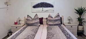 2 habitaciones, tabla de planchar con plancha y cuna de viaje 