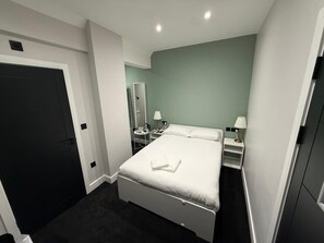 Superior Double Room, Ensuite - Pear Tree Inn (Welwyn Garden City)